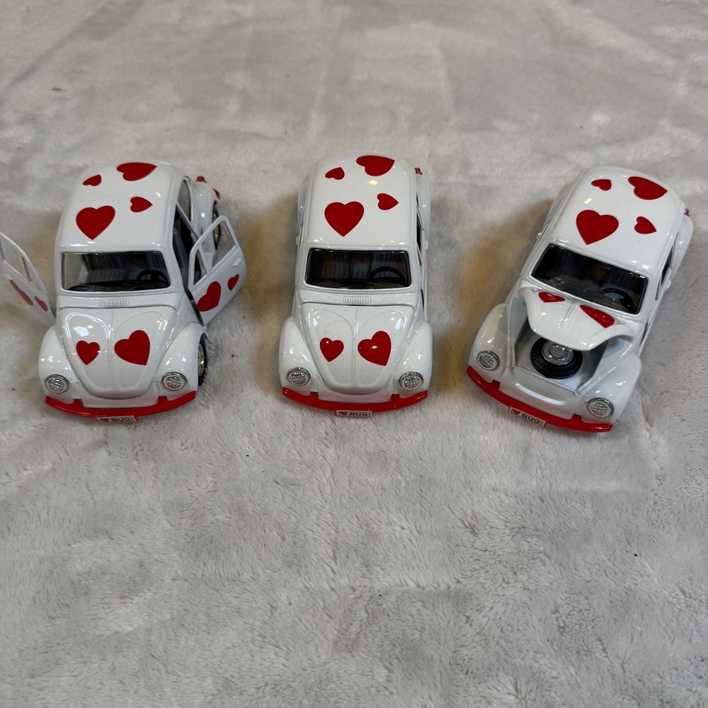Kinsmart Volkswagen Beetle Love Bug Red Hearts White Diecast Car Set SS5702 3pc